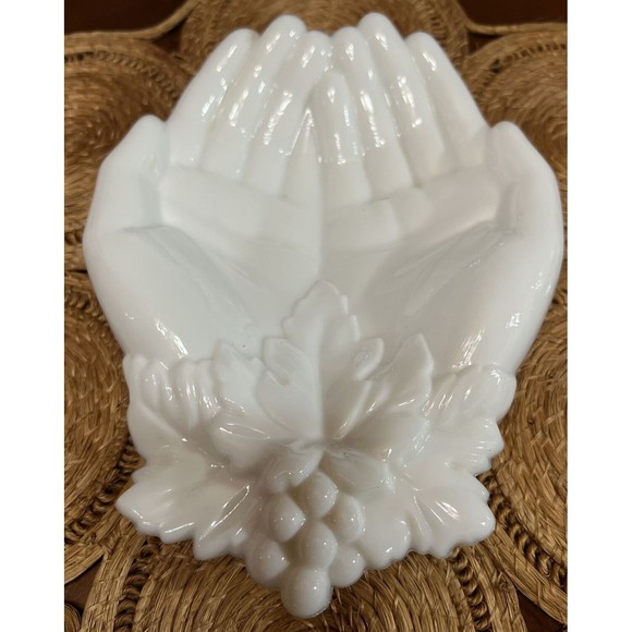 Vintage Westmorland Queen Victoria Open Hands Milk Glass Dish Candy Card Holder - Picture 3 of 9
